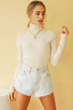 Load image into Gallery viewer, Take A Listen Skivvy // Natural