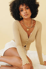 Load image into Gallery viewer, On Tour Button Front Top // Natural