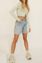 Load image into Gallery viewer, Verona Button Front Top // Mint