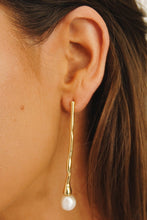 Load image into Gallery viewer, Style Muse Pearl Earrings

