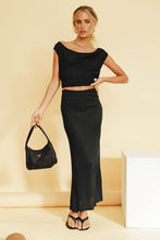 Load image into Gallery viewer, VG Watch The Runway Ribbed Midi Skirt // Black
