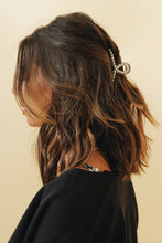 Load image into Gallery viewer, Wine In Paris Pearl Hair Clip // White
