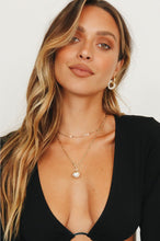 Load image into Gallery viewer, Moments Of Royalty Pearl Necklace
